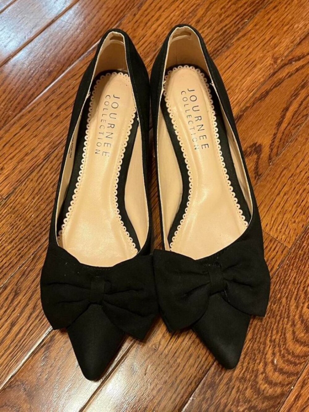 Journee Collection Women's Black Courts
